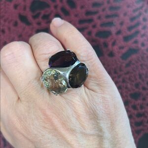 Silver Ring with 3 glass stones. EUC. Size 7